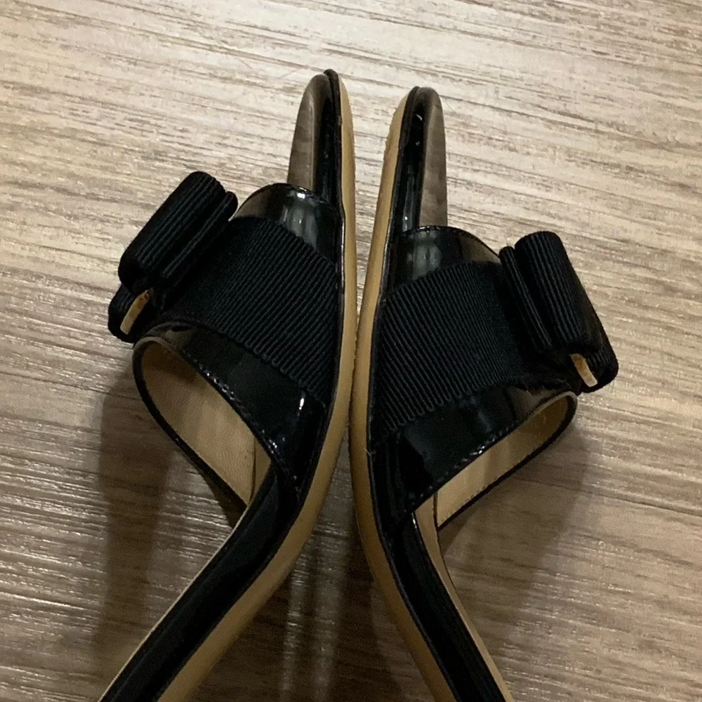 Salvatore Ferragamo Patent Leather Vara Bow Slide Sandals Size 6,5 Black - Picture 8 of 14